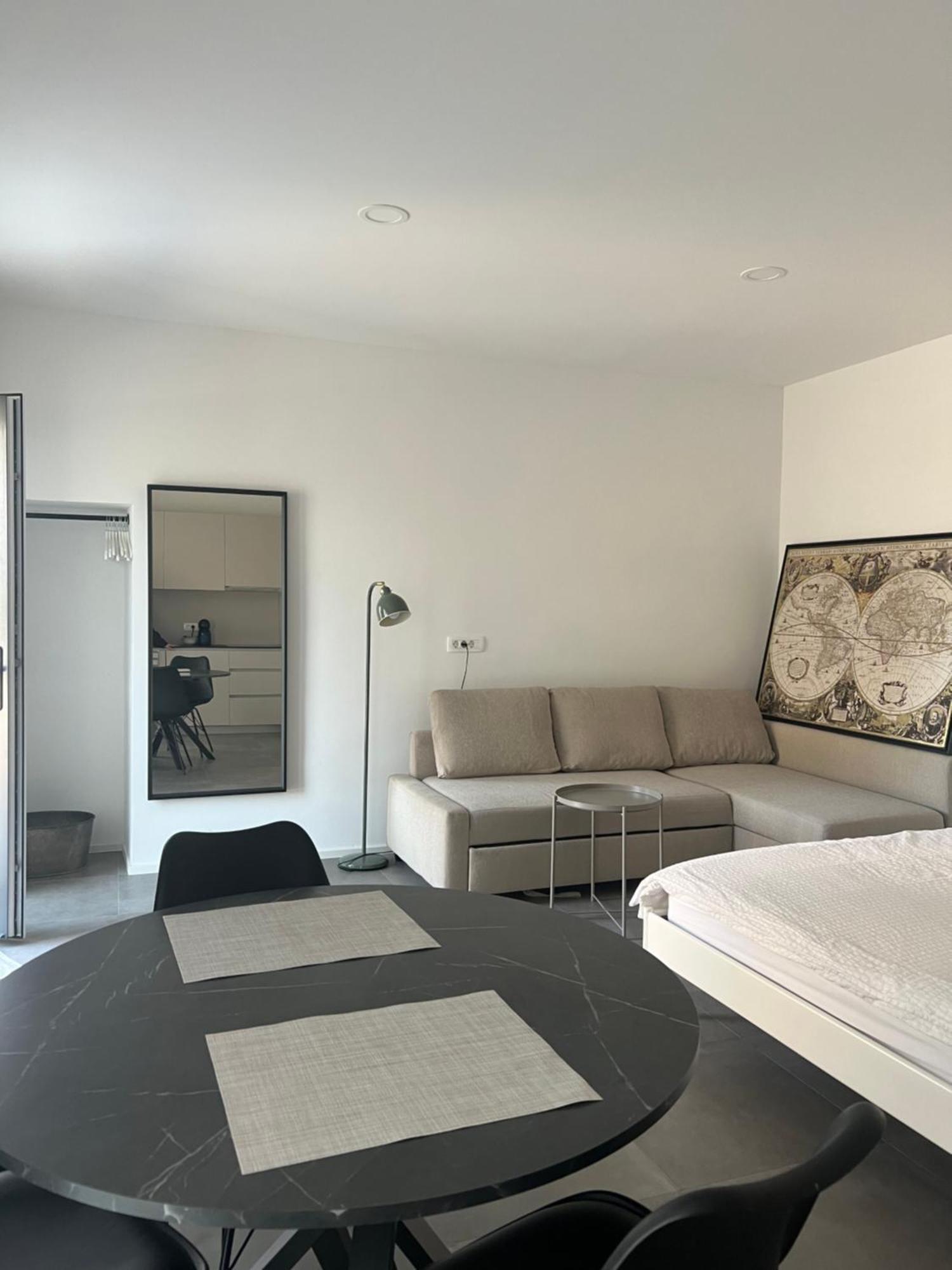 Apartments Lily リュブリャナ エクステリア 写真